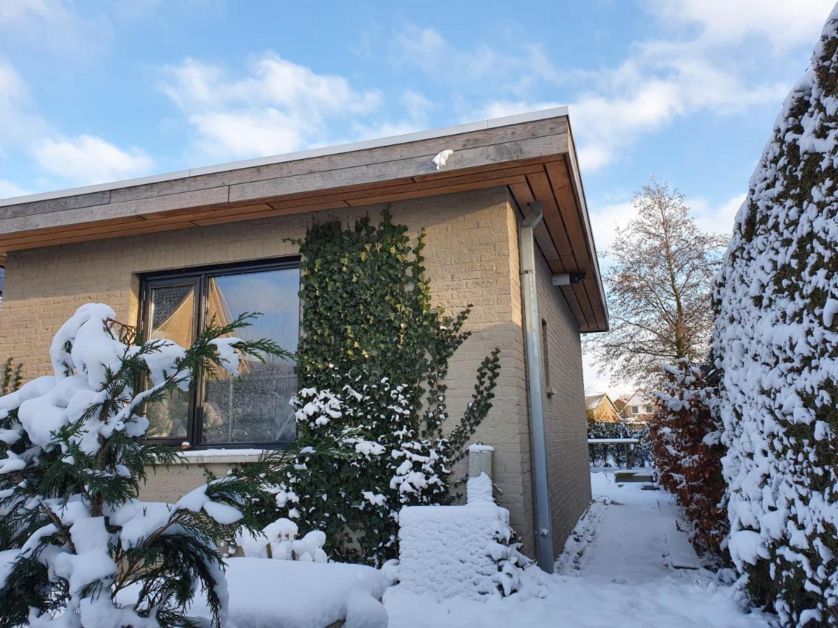 Tiny House In De Boomgaard Bed & Breakfast Stad aan 't Haringvliet Eksteriør bilde